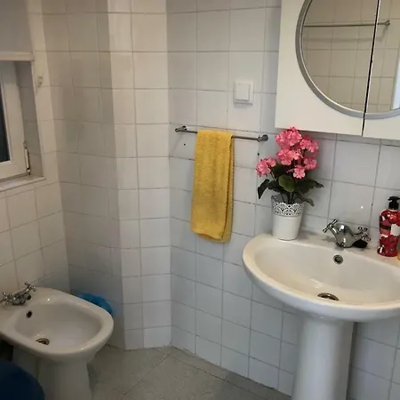 Holiday home Charming Bedroom/ Private Bathroom And Living *